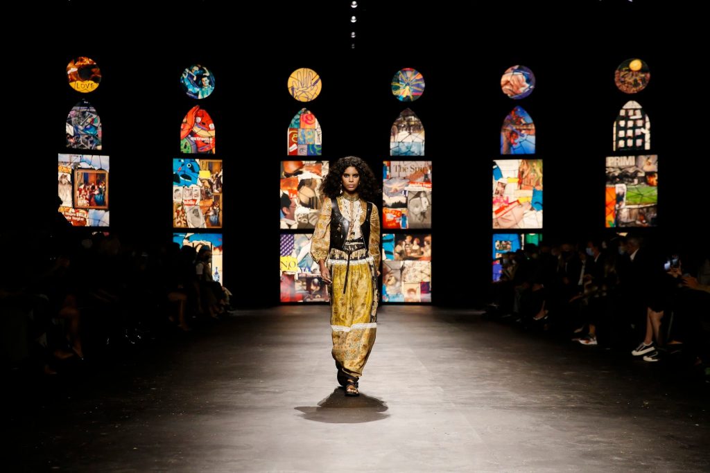 Dior تقدم مجموعتها الجديدة لربيع وصيف2021 على شكل عرض حيّ في حدائق "تويلري" الباريسيّة الشهيرة.