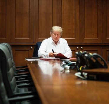 عالم إيطالي ينتقد أمريكا في طريقة علاج الرئيس ترامب