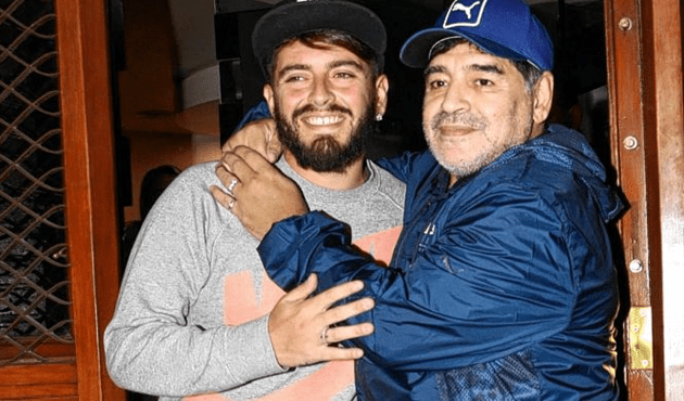 دييغو جونيور ينعي والده الأسطورة مارادونا