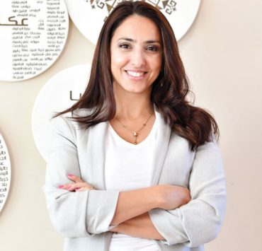 نيرمين أبوديل مع شقيقاتها.. «في آرت دبي»