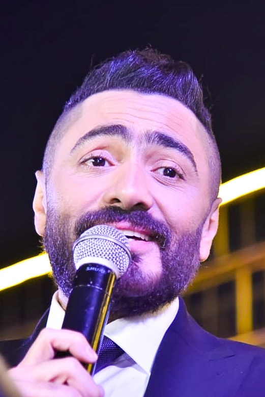 بالصور  .. رنا سماحة وسامر أبو طالب يقدمان "يا أنا يا مفيش" مع تامر حسني ليلة زفافهما بحضور نجوم الأغنية ﻿
