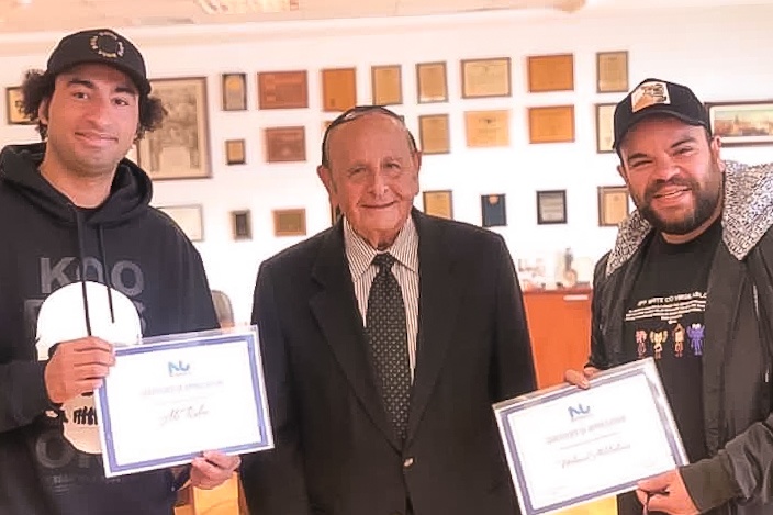بالصور  .. جامعة النيل تكرم صناع فيلم "الخطة العايمة"
