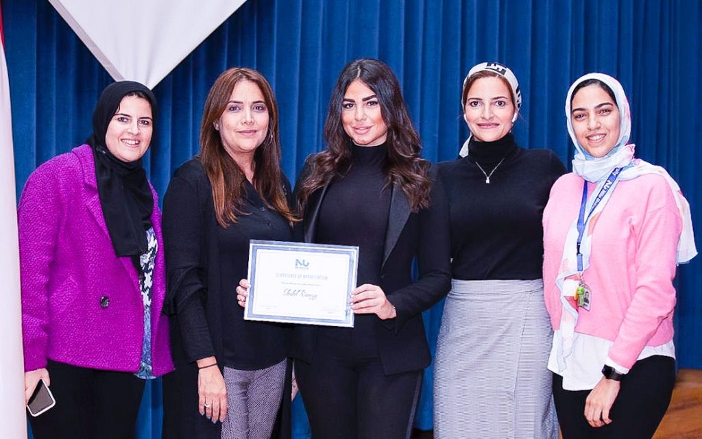 بالصور  .. جامعة النيل تكرم صناع فيلم "الخطة العايمة"