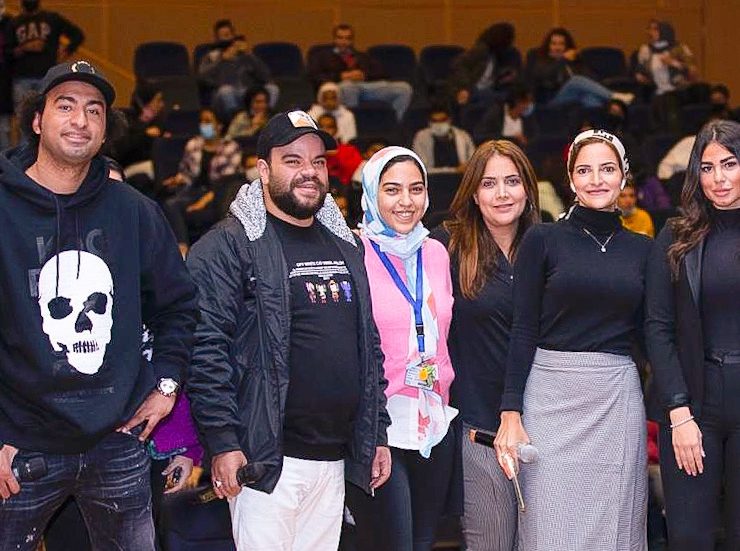 بالصور  .. جامعة النيل تكرم صناع فيلم "الخطة العايمة"