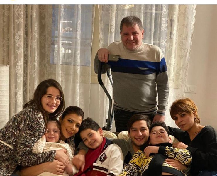 صورة ل أصالة رفقة زوجها الأسبق تثير الجدل