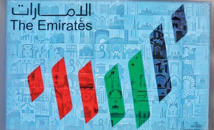 جدارية فنية ثلاثية الأبعاد تحمل رمز الهوية الإماراتية