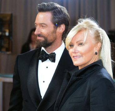 هيو جاكمان يهنئ زوجته بعيدميلادها