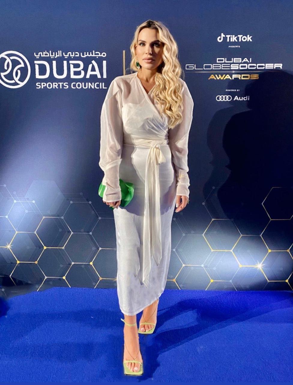 المصممة العالمية ليلى عزيزي تحضر مفاجأة في دبي