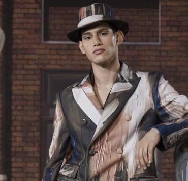 دار Moschino تقدّم مجموعتها من الأزياء الرجاليّة لخريف 2021 بالألوان الزيتية