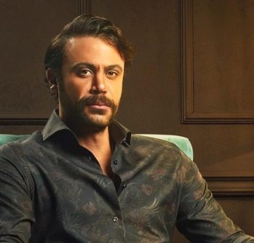 محمد إمام يروج لمسلسله الجديد.. ويعلق: مكافأة مليون جنيه لمن يرشد عن "النمر"