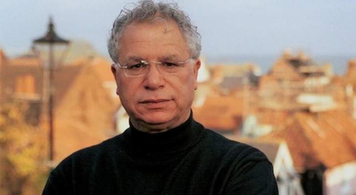 وفاة الشاعر والروائي الفلسطيني مريد البرغوثي