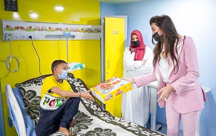 بالصور .. ياسمين صبري في زيارة لمستشفى أبو الريش للأطفال