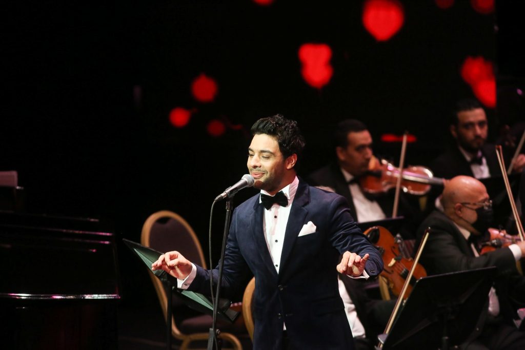بالصور .. كارول سماحة وأحمد جمال يتألقان في حفل عيد الحب بمصر