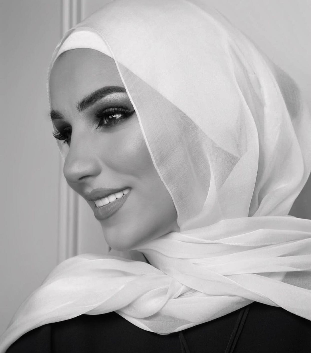 نداء شرارة: مين خبركم إنو الحجاب عنوان لقلة الاهتمام بالنفس!