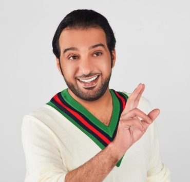 عيضة المنهالي يخطف الأنظار في باللون العراقي "ما اشبع منه"