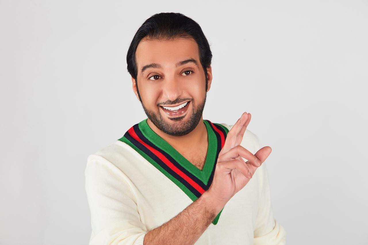عيضة المنهالي يخطف الأنظار في باللون العراقي "ما اشبع منه"