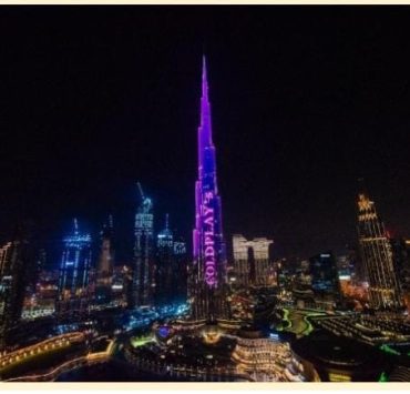 عرض استثنائي مبهر لأغنية كولدبلاي على برج خليفة