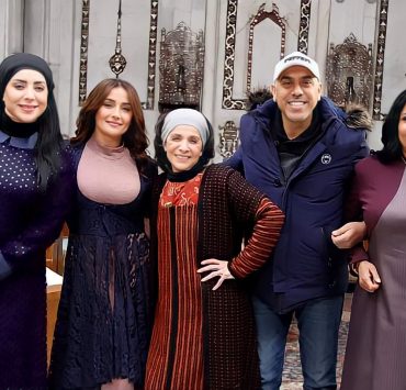 سيدة الكوميديا سامية الجزائري تنتهي من "الكندوش"