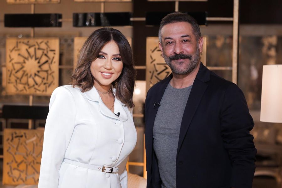 عبد المنعم عمايري يتحدث عن علاقته بأمل عرفة وابنتيهما