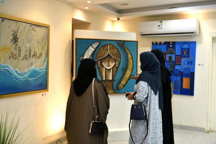 معرض "أكنان" بالرياض يجمع مدارس الفن التشكيلي المختلفة
