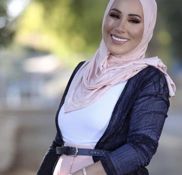 نداء شرارة توبخ متابع وصفها ب " العانس" ماذا ردت عليه؟