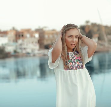 ريم البارودى تتألق بالجلباب فى أحدث جلسة تصوير