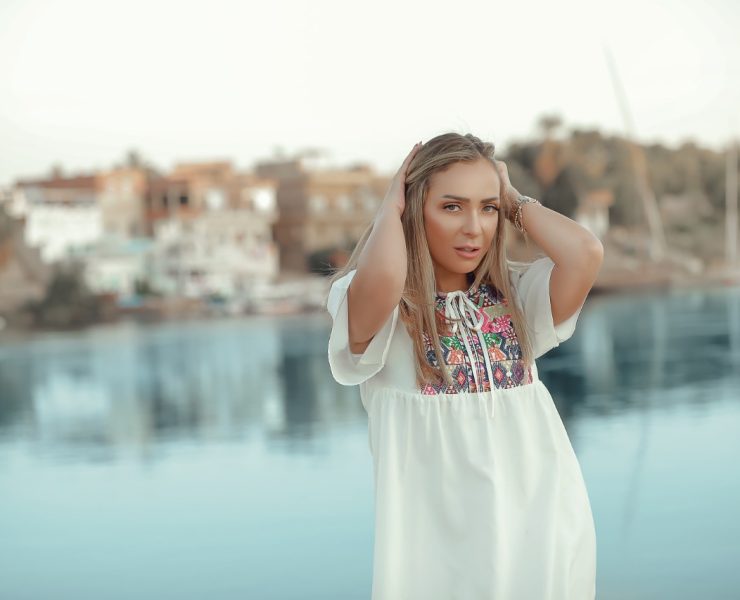 ريم البارودى تتألق بالجلباب فى أحدث جلسة تصوير