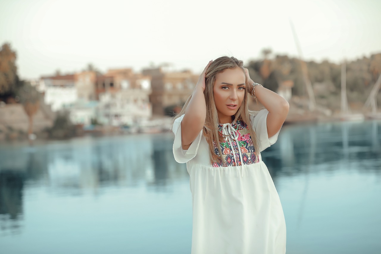 ريم البارودى تتألق بالجلباب فى أحدث جلسة تصوير