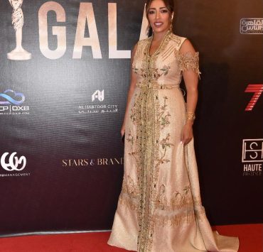 الفنانة التشكيلية لمياء منهل تتألق بالقفطان المغربي في The EMI GALA