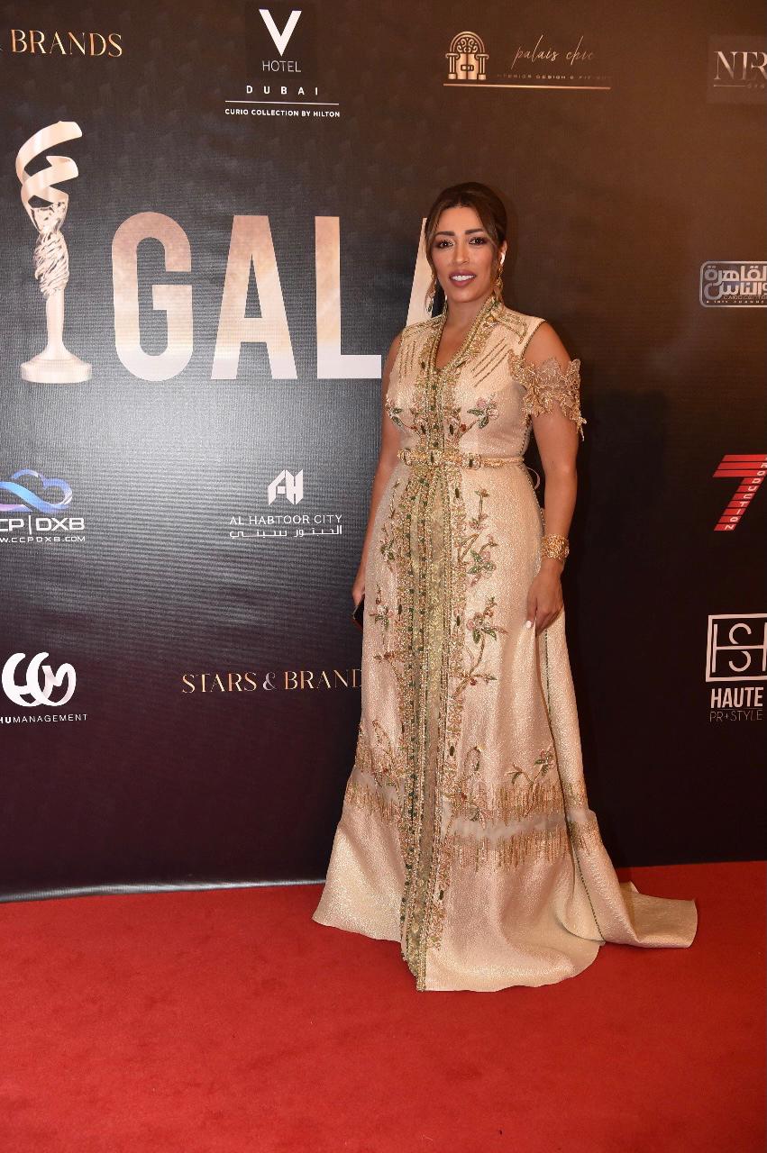 الفنانة التشكيلية لمياء منهل تتألق بالقفطان المغربي في The EMI GALA