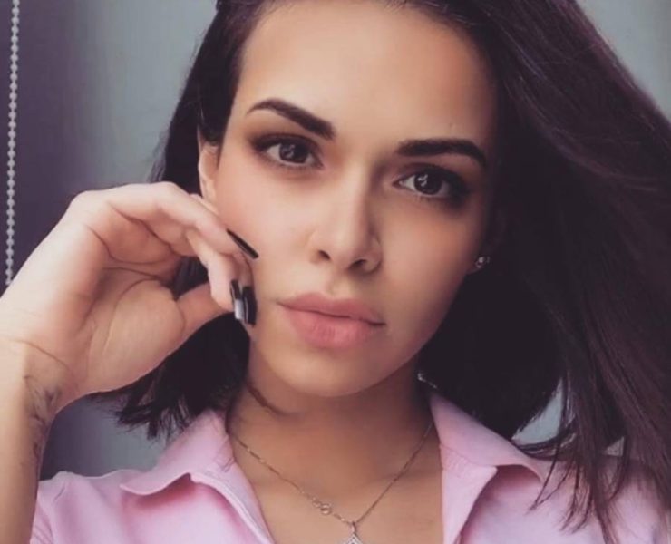 نجمة عالمية تتقدم بعرض خيالي لالتقاط صورة مع منديل ميسي