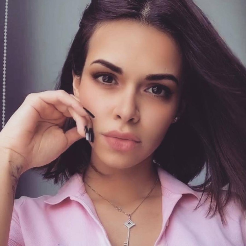 نجمة عالمية تتقدم بعرض خيالي لالتقاط صورة مع منديل ميسي