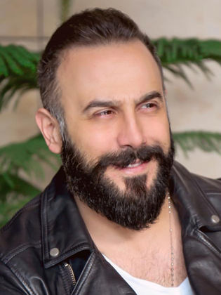 بالفيديو.. قصي خولي يصدم جمهوره بإطلالته.. ويعتمد الشكل الجديد ل "توتر عالي"