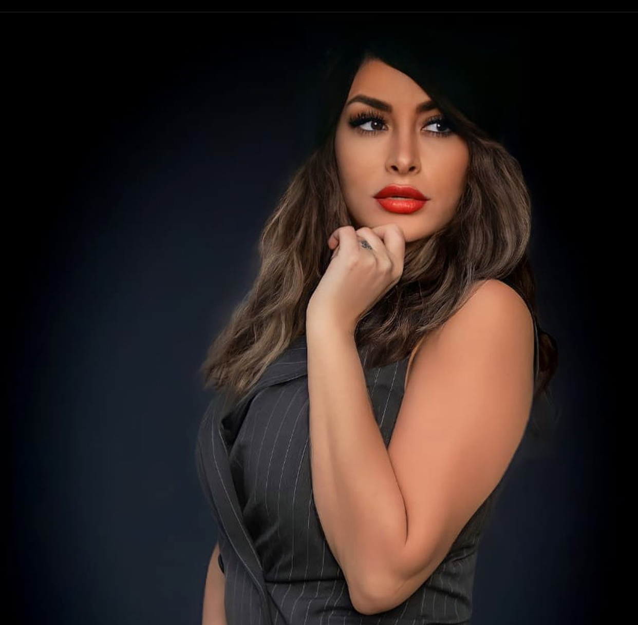 (بالصور) ديمة بياعة تشارك تفاصيل رحلتها مع زوجها إلى البتراء