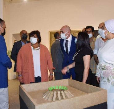 وزيرة الثقافة المصرية تفتتح فعاليات الدورة 42 من المعرض التشكيلي العام