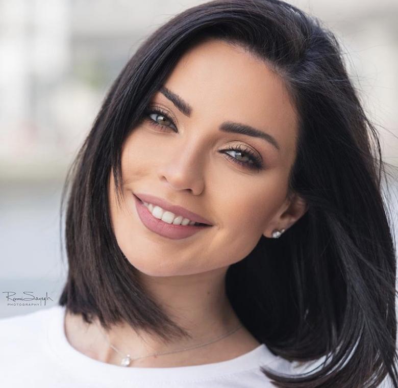 اللبنانية داليدا خليل تضع كمامة بهذا الشعار وتزف تهنئة إلى المغرب بهذه المناسبة