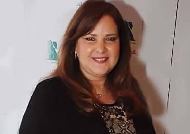 يسرا تصاب بالحزن لرحيل صديقة عمرها وعدم قدرتها على حضور الجنازة