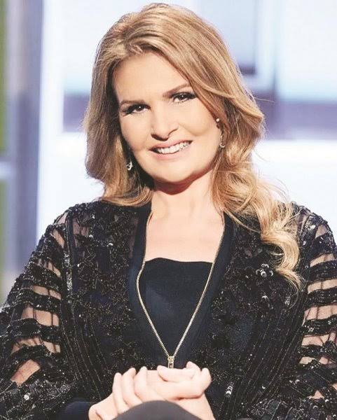 يسرا تصاب بالحزن لرحيل صديقة عمرها وعدم قدرتها على حضور الجنازة