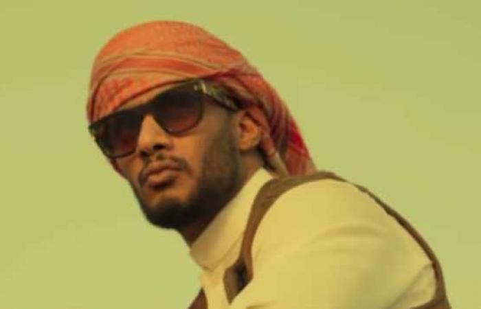 محمد رمضان يلفت الأنظار بزي البدوي في كليب "على الله"