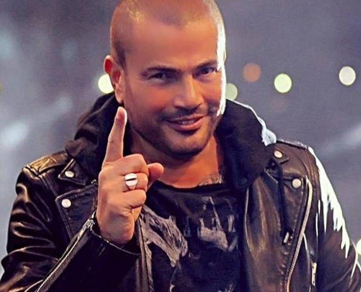 عمرو دياب يلهب حماس جمهوره في دبي بـ "يا قمر"