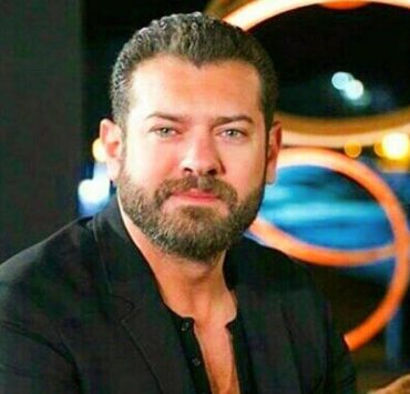 بالفيديو: عمرو يوسف يغوص في أعمق حوض سباحة في العالم .. ستفاجىء كم يبلغ عمقه!