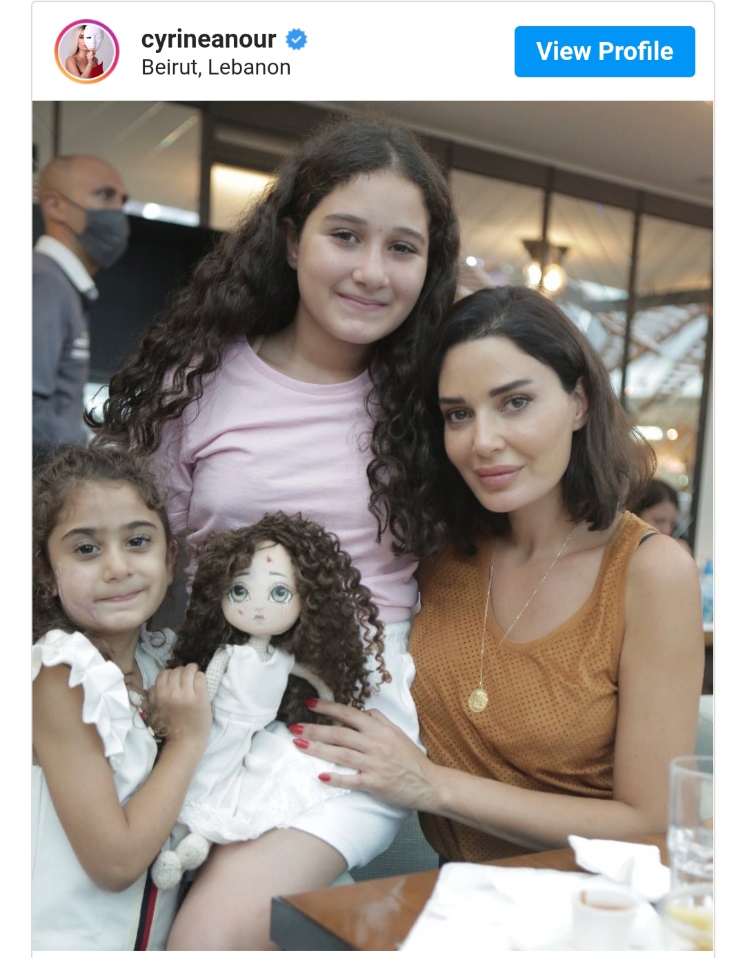 سيرين عبدالنور مع طفلة انفجار مرفأ بيروت.. أمنية وصورة في لقاء مؤثر!
