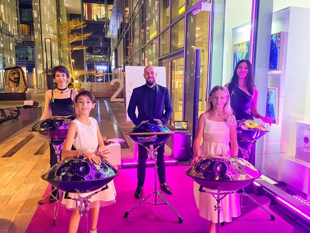 بنجاح.. افتتح معرض "الناجين من السرطان"