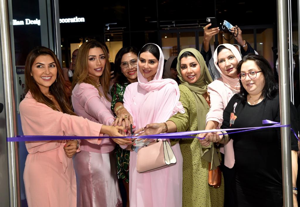 بنجاح.. افتتح معرض "الناجين من السرطان"