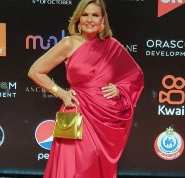 إطلالة يسرا الـ "أكثر شبابية" في اليوم الثاني من الجونة