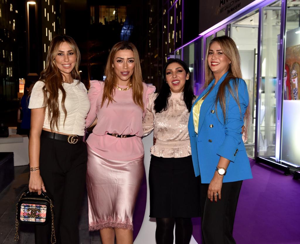 بنجاح.. افتتح معرض "الناجين من السرطان"