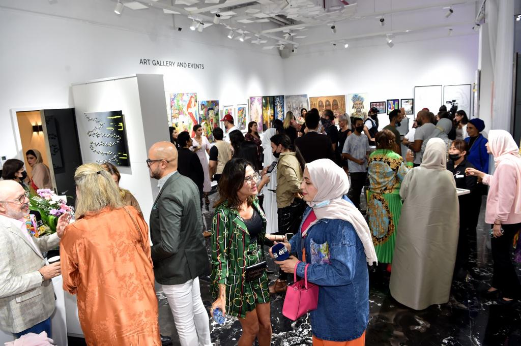 بنجاح.. افتتح معرض "الناجين من السرطان"