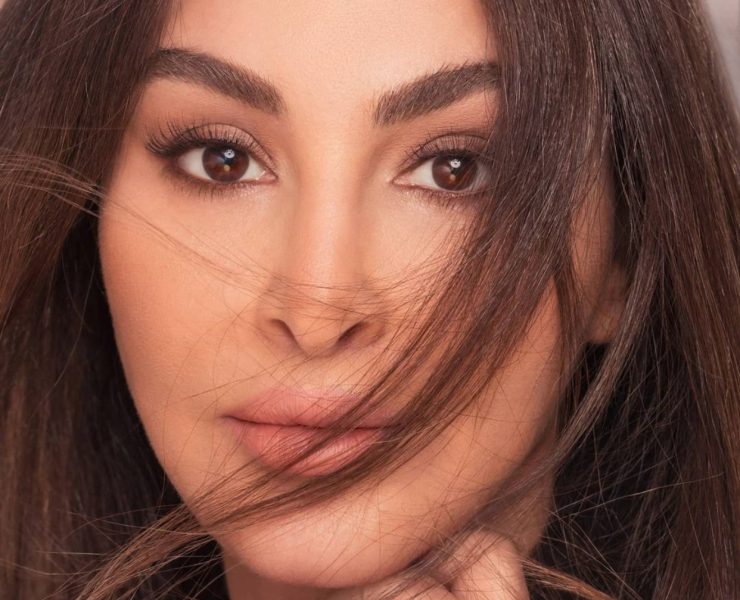 إليسا تحسم الجدل حول موضوع ارتدائها الدرع