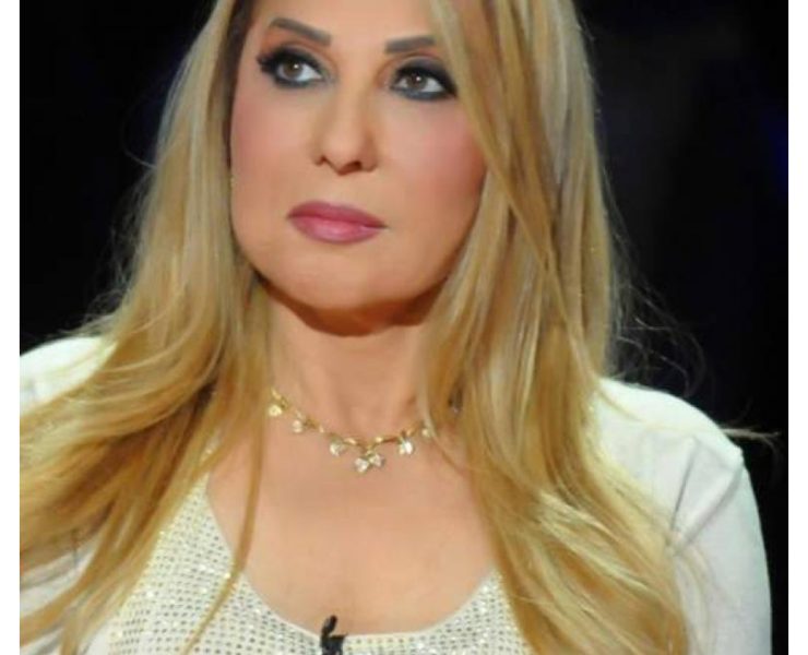 نادية الجندي تتعرض للسرقة.. فمن الفاعل؟