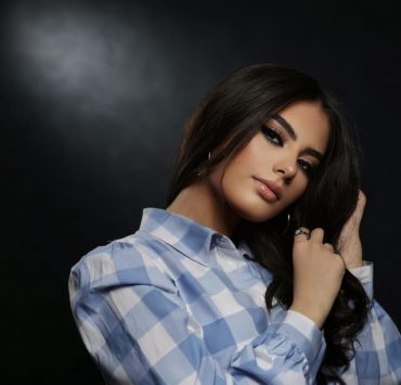 غنى بوحمدان تطلق كليب "قلة إحساس"